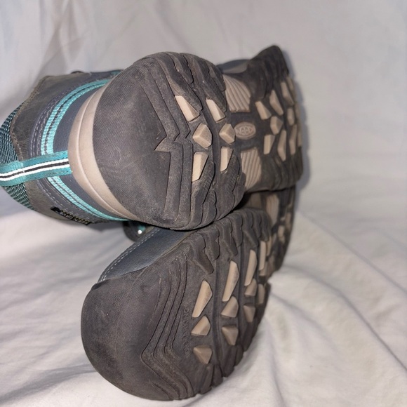 ⭐️KEEN Kids Targhee Waterproof Hiking Boots – Gray/Teal – Size US 4 Youth EUC - Picture 9 of 15